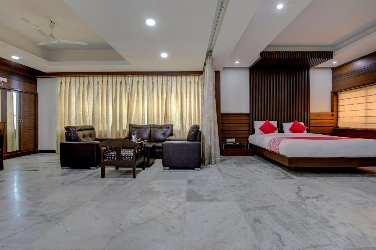 Oyo 1545 Hotel Shivani International 阿穆达巴 外观 照片