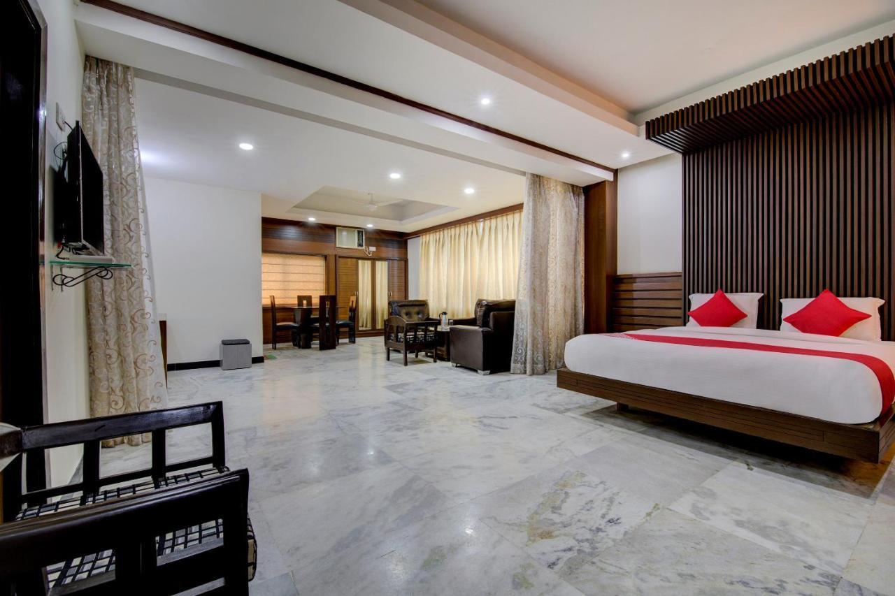 Oyo 1545 Hotel Shivani International 阿穆达巴 外观 照片
